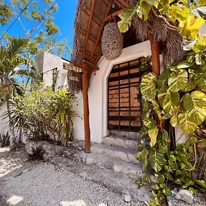 https://elmar-hostal.quintano-roohotels.com